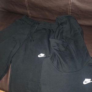 Black Nike hoodie with matching sweatpants